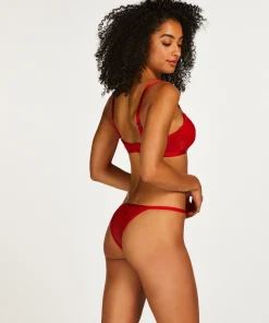Brazilian Elissa<Hunkemöller Store