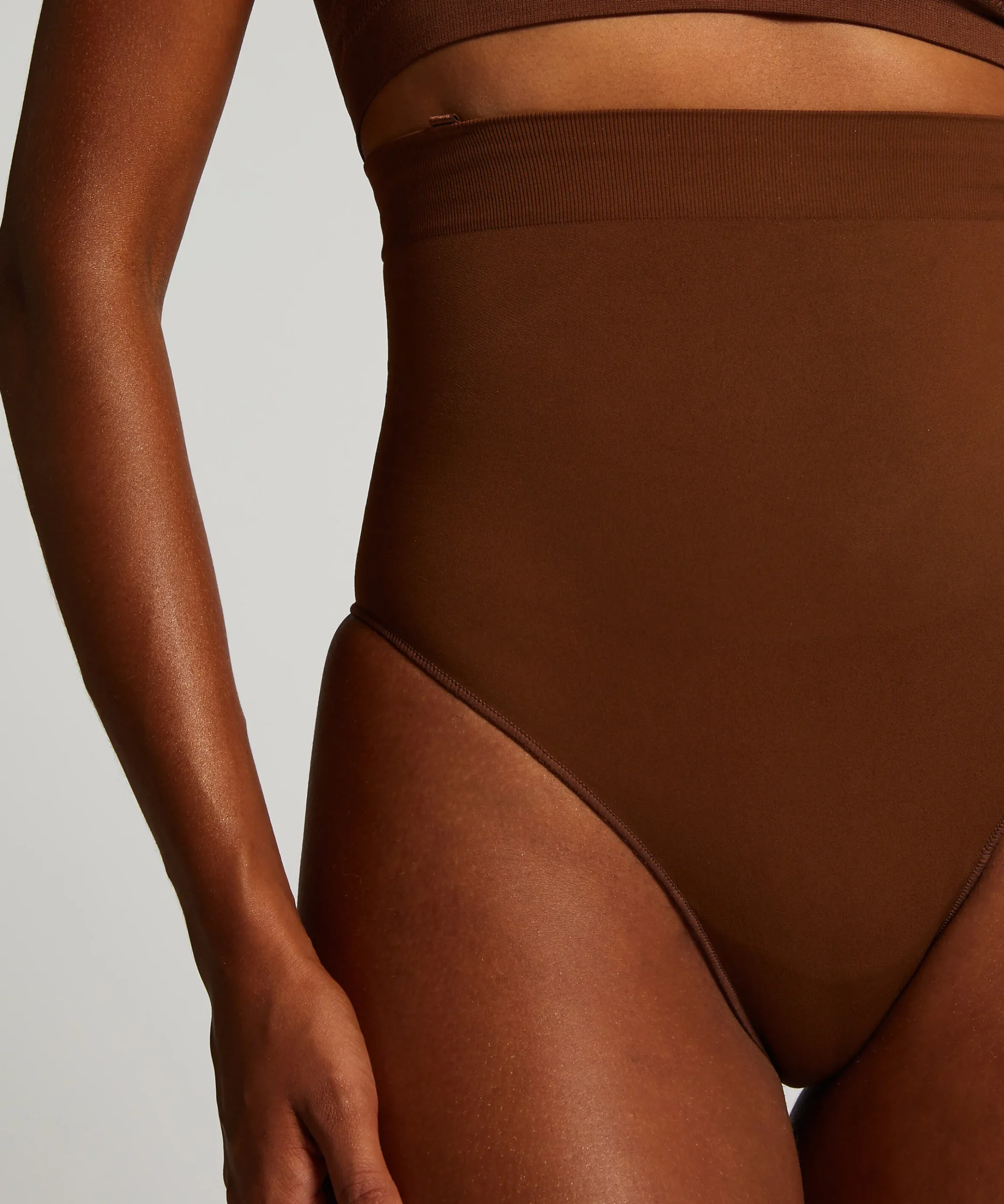 Nahtloser Betonender Korrigierender String Mit Hoher Taille<Hunkemöller Shop